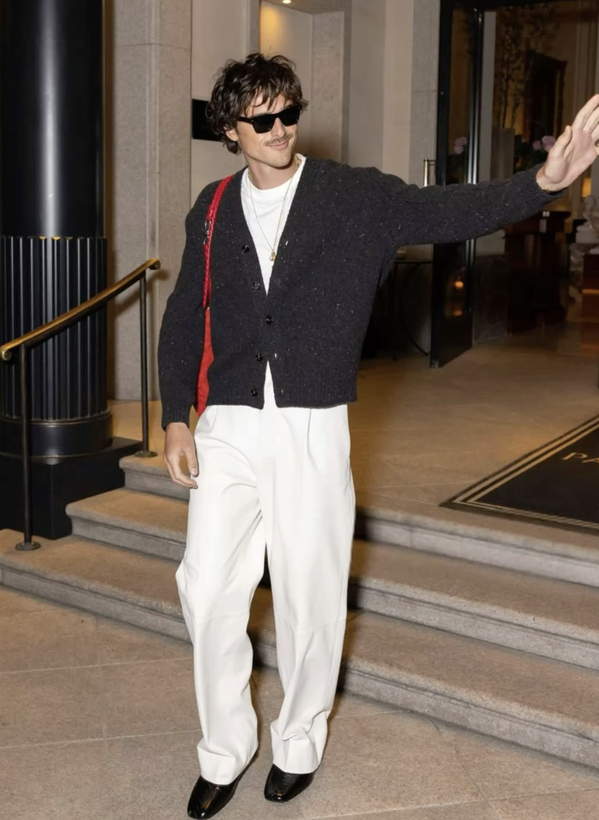 El cardigan azul de Jacob Elordi